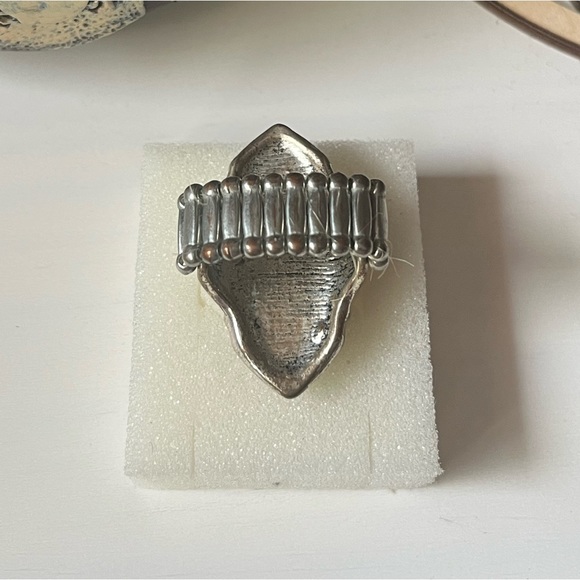 Adjustable ring! - Picture 2 of 2